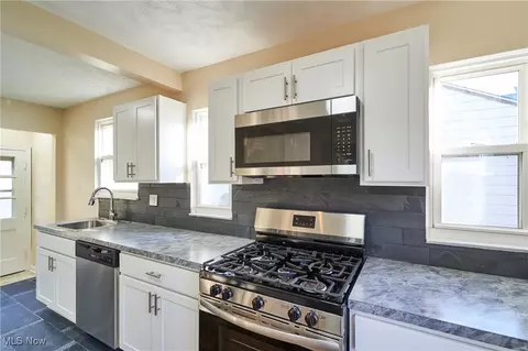 805 E 258th St, Euclid, OH 44132 photo 7
