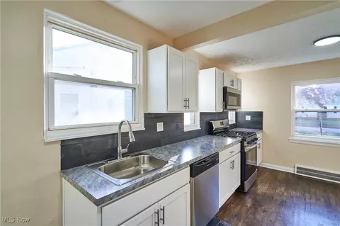 805 E 258th St, Euclid, OH 44132 photo 9