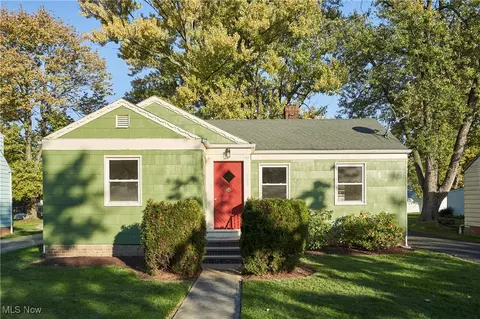 805 E 258th St, Euclid, OH 44132
