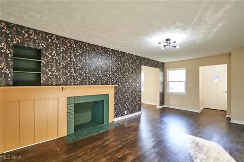 805 E 258th St, Euclid, OH 44132 photo 3