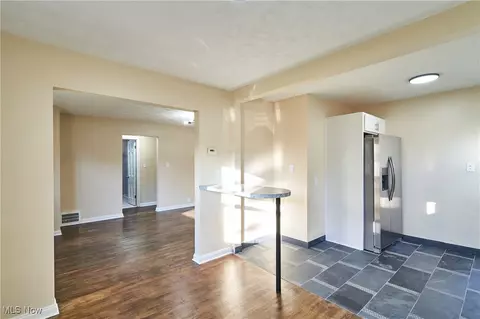 805 E 258th St, Euclid, OH 44132 photo 8