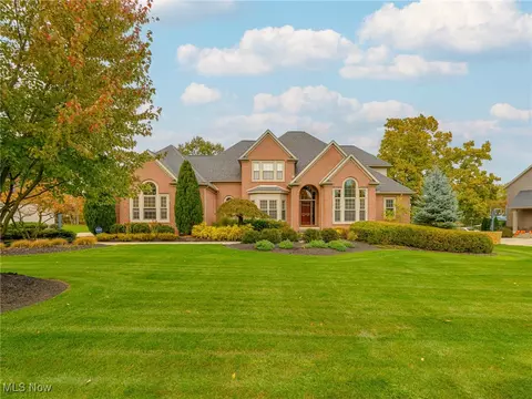 6737 Rivercrest Dr, Brecksville, OH 44141