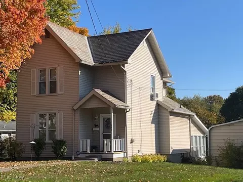 860 N Howard Ave, Salem, OH 44460