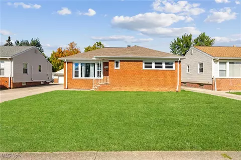 20677 Centuryway Rd, Maple Heights, OH 44137