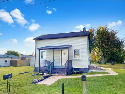 424 N Washington Ave, Crestline, OH 44827