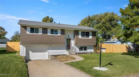 914 Oliver St, Sheffield Lake, OH 44054