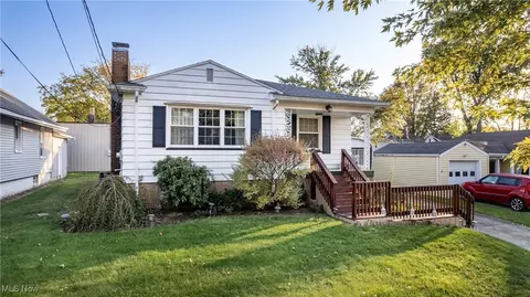 844 Roseland Rd, Alliance, OH 44601
