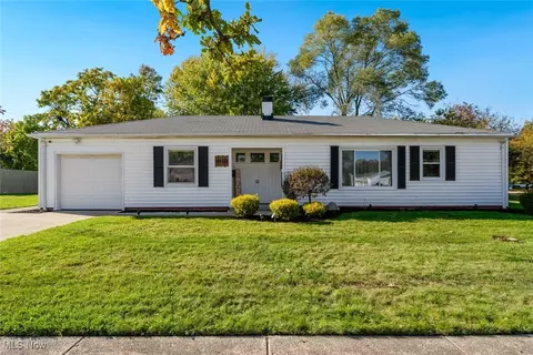 6430 Aylesworth Dr, Parma Heights, OH 44130