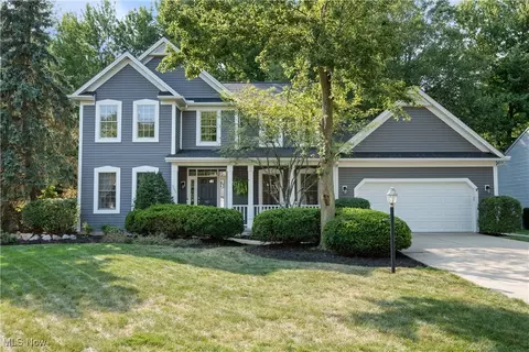 9000 Lakeview Dr, Olmsted Falls, OH 44138