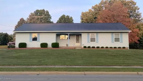 793 September Dr, Uniontown, OH 44685