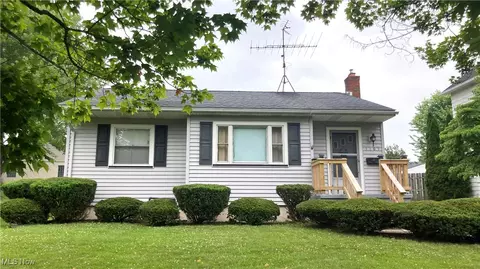 1105 Washington Ave, Girard, OH 44420