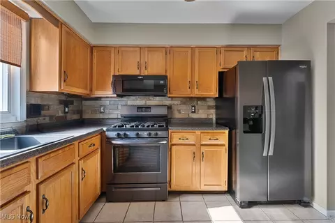 Kitchen - 7398 Eisenhower Dr #4, Boardman, OH 44512 photo 2 of 3