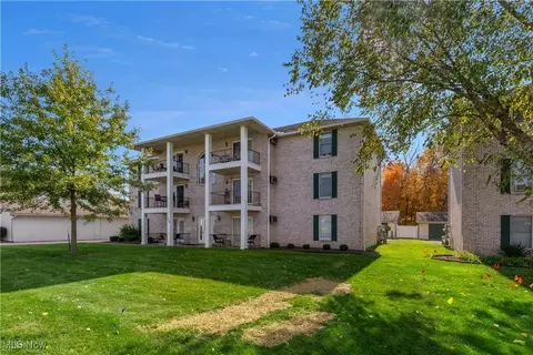 Exterior - 7398 Eisenhower Dr #4, Boardman, OH 44512 photo 1 of 3
