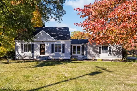 791 Center Rd, New Franklin, OH 44319