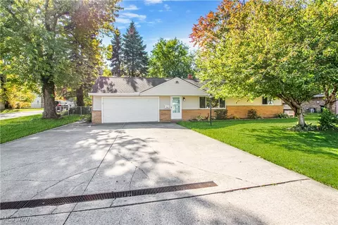 7660 Holly Dr, Mentor, OH 44060