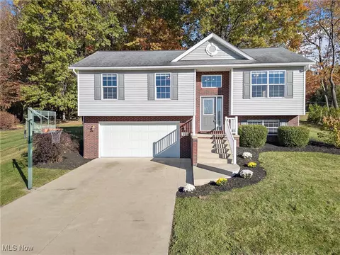 400 Fire Bush Dr NW, Massillon, OH 44647