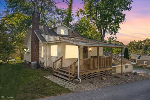 384 W Olden Ave, Akron, OH 44319