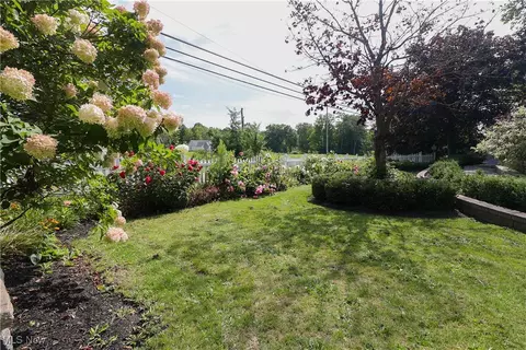 Exterior - 9948 Old State Rd, Chardon, OH 44024 photo 2 of 11