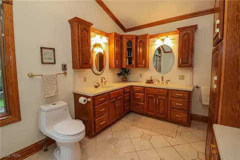 Bath - 9948 Old State Rd, Chardon, OH 44024 photo 1 of 3
