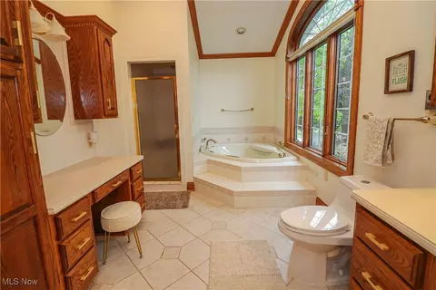 Bath - 9948 Old State Rd, Chardon, OH 44024 photo 2 of 3