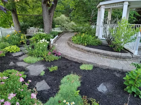 Exterior - 9948 Old State Rd, Chardon, OH 44024 photo 5 of 11