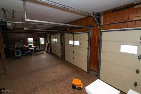 Entry Way - 9948 Old State Rd, Chardon, OH 44024 photo 5 of 5