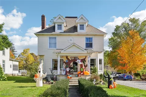 211 South St, Chardon, OH 44024