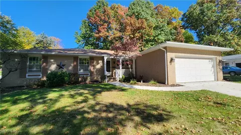 7825 Valley Villas Dr, Parma, OH 44130