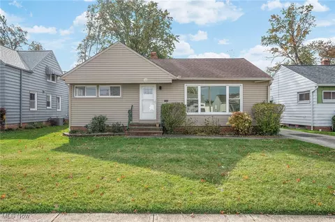 29310 Green Dr, Willowick, OH 44095