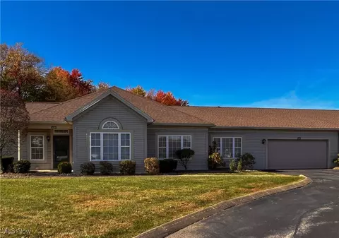 5645 Clingan Rd #12D, Struthers, OH 44471