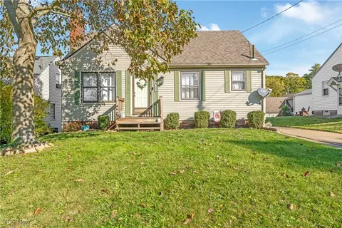 1307 Warrick Pl NE, Canton, OH 44714