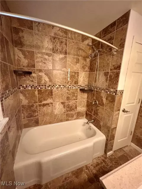 Bath - 20 Helena Dr, Struthers, OH 44471 photo 3 of 4