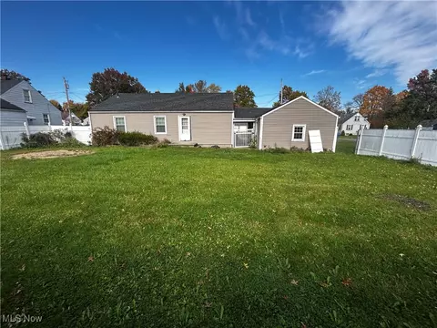 Exterior - 20 Helena Dr, Struthers, OH 44471 photo 5 of 6