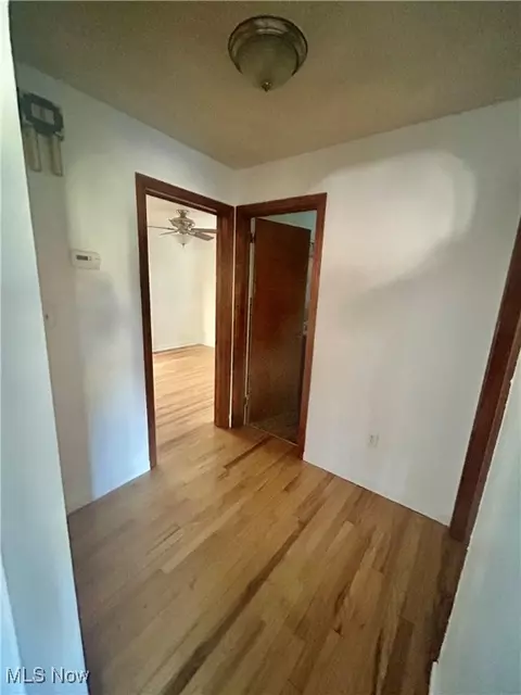 Entry Way - 20 Helena Dr, Struthers, OH 44471 photo 1 of 2