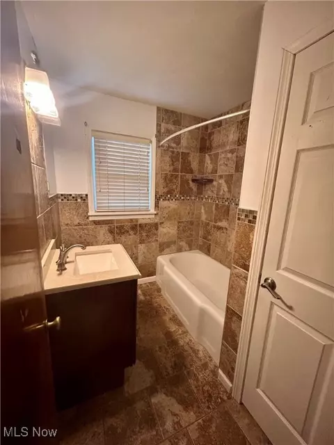 Bath - 20 Helena Dr, Struthers, OH 44471 photo 1 of 4