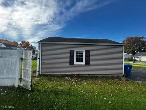 Exterior - 20 Helena Dr, Struthers, OH 44471 photo 4 of 6