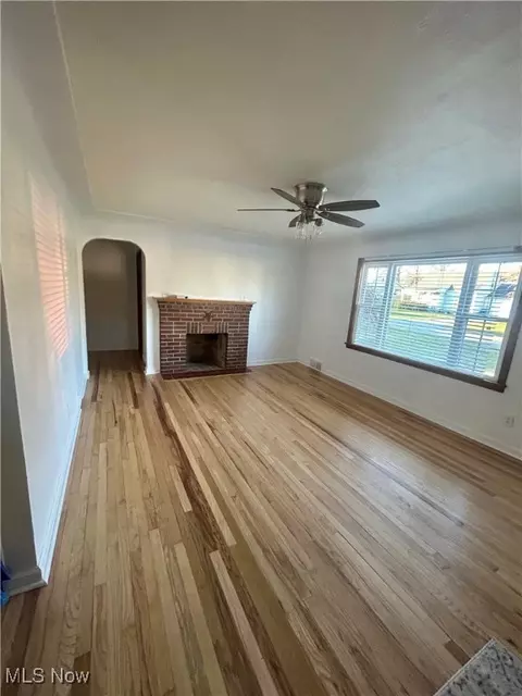 Living - 20 Helena Dr, Struthers, OH 44471 photo 1 of 2