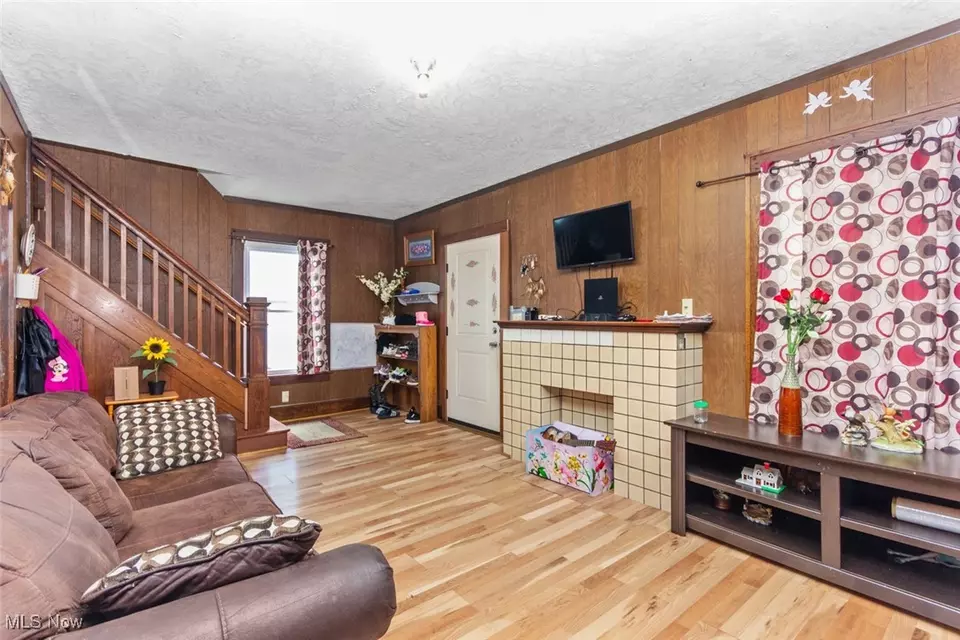 Living - 211 Girard Ave NE, Canton, OH 44704 photo 2 of 2