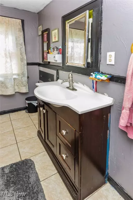 Bath - 211 Girard Ave NE, Canton, OH 44704 photo 2 of 2