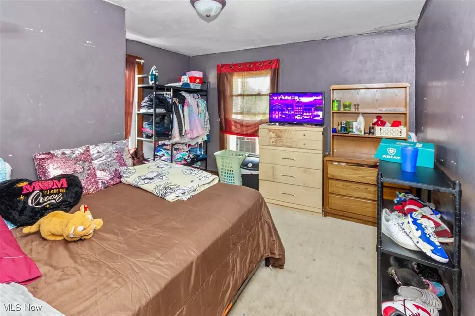 Bedroom - 211 Girard Ave NE, Canton, OH 44704 photo 2 of 3
