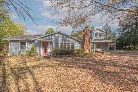 8918 Taylor May Rd, Chagrin Falls, OH 44023