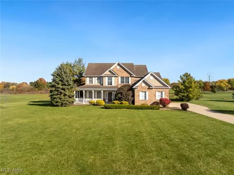 15615 Moorland Dr, Grafton, OH 44044