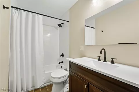 Bath - 125 Coronado Ct, Elyria, OH 44035 photo 2 of 2