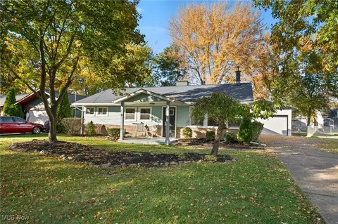 Exterior - 125 Coronado Ct, Elyria, OH 44035 photo 5 of 6