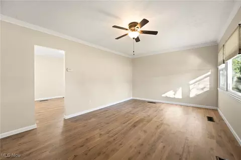 Living - 125 Coronado Ct, Elyria, OH 44035 photo 3 of 4