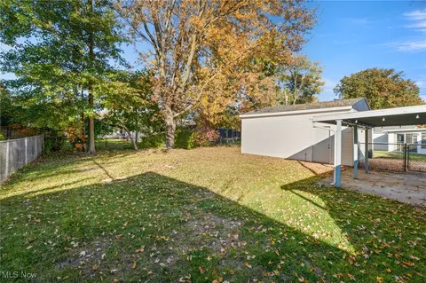 Exterior - 125 Coronado Ct, Elyria, OH 44035 photo 4 of 6