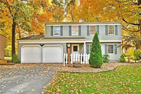 7878 Glen Oaks Dr NE, Warren, OH 44484