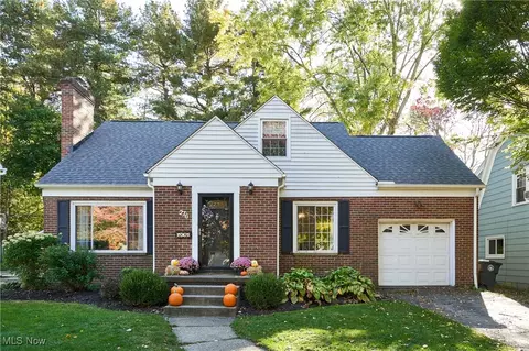 276 Sundale Rd, Akron, OH 44313