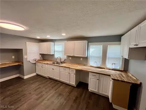1024 Copley Rd, Akron, OH 44320 photo 8