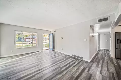27381 Beech Dr, Euclid, OH 44132 photo 9